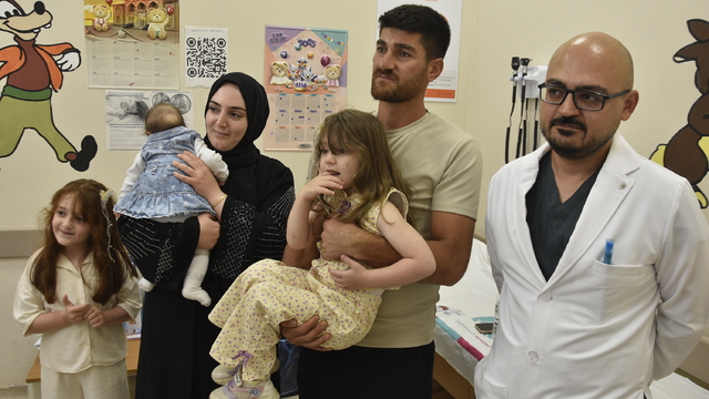Tatvan'da 3 yaşındaki çocuğun yuttuğu saat pili operasyonla çıkarıldı
