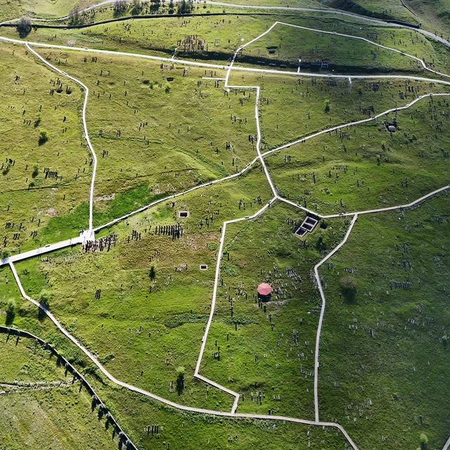 Ahlat'taki tarihi mezarlık havadan görüntülendi