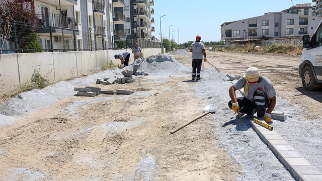 Efeler'de yol yatırımları sürüyor