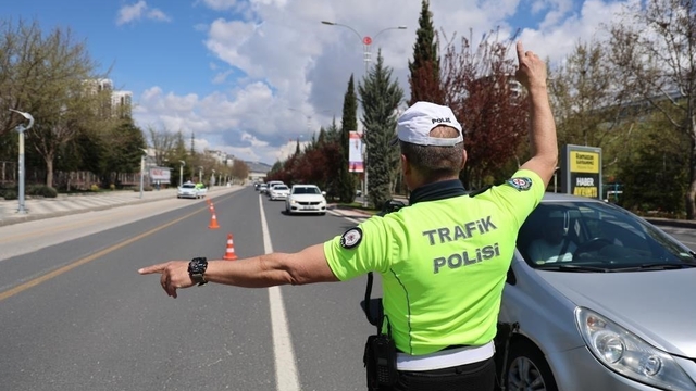 Kurallara uymayanlar cezadan kaçamadı
Bin 53 araç sürücüsüne ceza yazıldı
