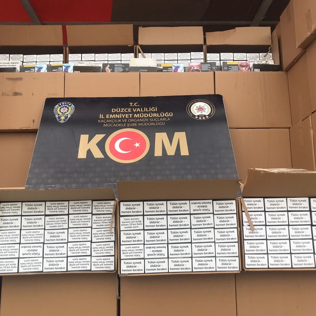 Düzce'de kaçakçılara göz açtırılmıyor
Çok sayıda makaron, tütün ve aletler...
