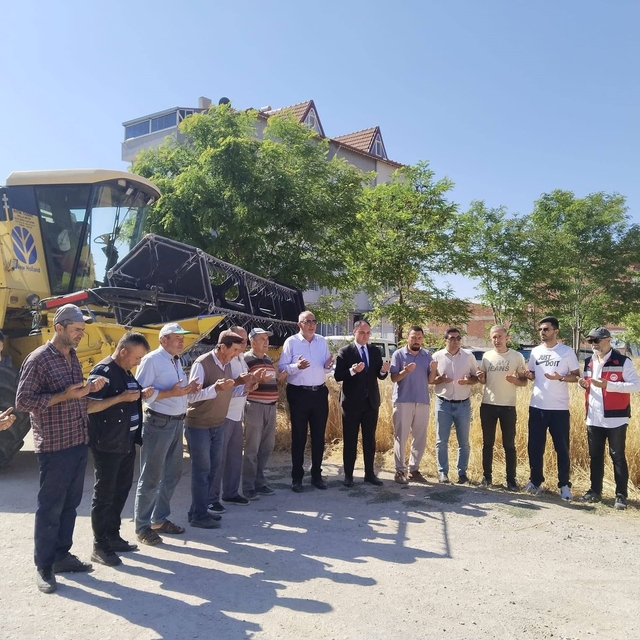 Aslanapa'da hububat hasadı dualarla başladı