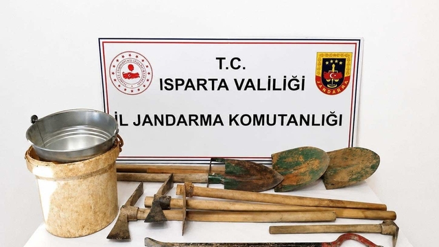 Isparta'da jandarmadan kaçak kazı operasyonu