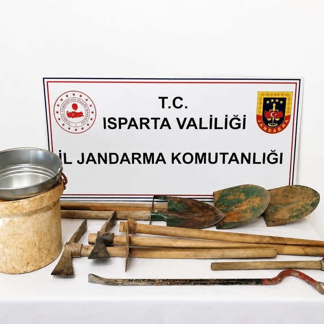Isparta'da jandarmadan kaçak kazı operasyonu