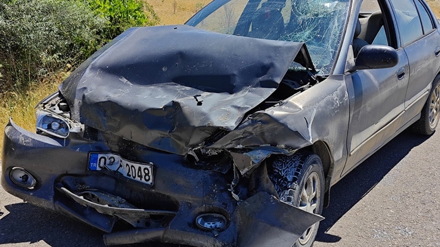 Yalvaç'ta otomobiller kafa kafaya çarpıştı: 1 yaralı