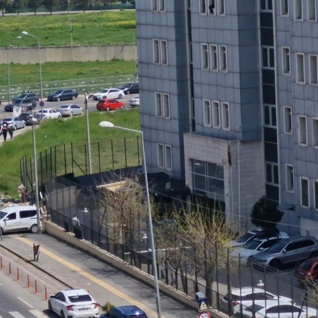 Duruşma sonrası tabancalarla yakalanan Nevzat Bahtiyar'ın oğlu ve kardeşine...