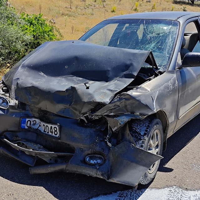 Yalvaç'ta otomobiller kafa kafaya çarpıştı: 1 yaralı