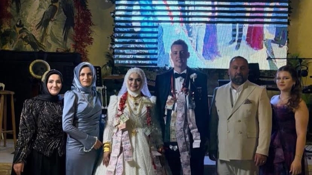 Burhaniye'de kadın muhtarın mutlu günü