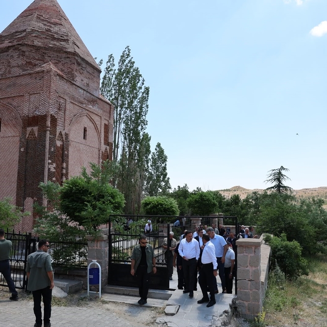 Melikgazi Türbesi Restorasyon ve Peyzaj Projesi için yerinde inceleme