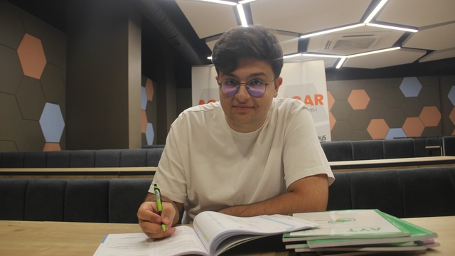 TYT Türkiye birincisinin hedefi Hacettepe Tıp Fakültesi
TYT'de Türkiye birincileri arasında yer alan Miraç Koşar, başarısının sırrının sevmediği dersleri sevmesi olduğunu söyledi
