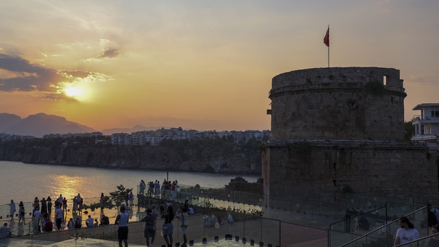 Hıdırlık Kulesi yeniden Antalyalılarla buluştu
'Hıdırlık Kulesi Çevresi Arkeolojik Kazı ve Seyir Terası Projesi' tamamlandı