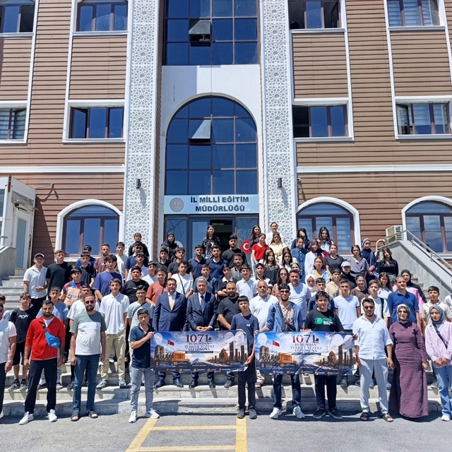 Ağrı'da "1071 Ruhundan Türkiye Yüzyılı Vizyonuna" gezi programının ilk kafi...