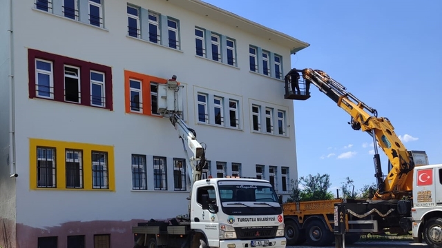Turgutlu'da okullar ve parklar yeni döneme hazırlanıyor