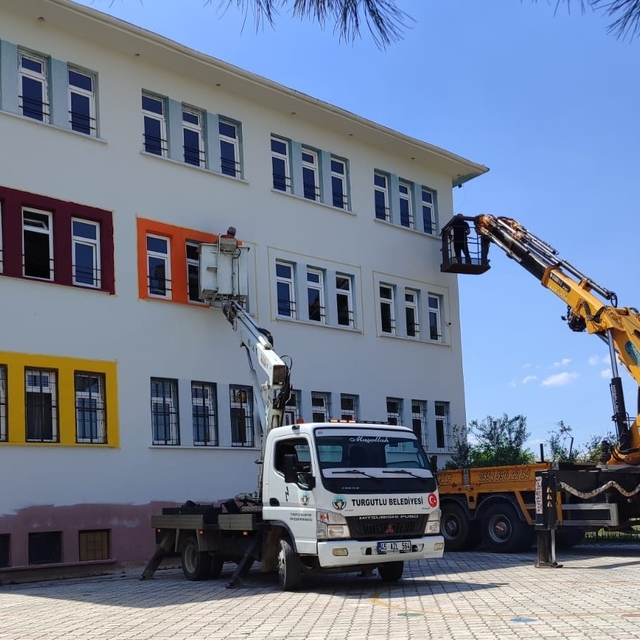 Turgutlu'da okullar ve parklar yeni döneme hazırlanıyor