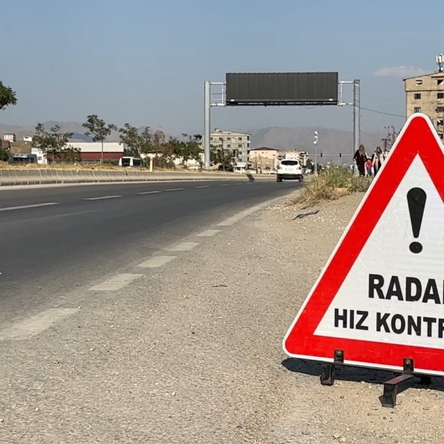 Yüksekova'da trafikte hız denetimi