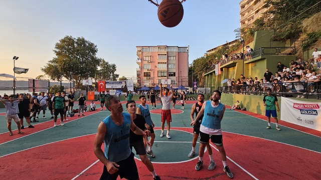 Gölcük'te potalar sokak basketbolu için kuruluyor