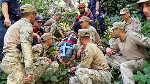 Kamp yaptığı kanyonda yaralanıp mahsur kaldı, ekipler tarafından kurtarıldı
