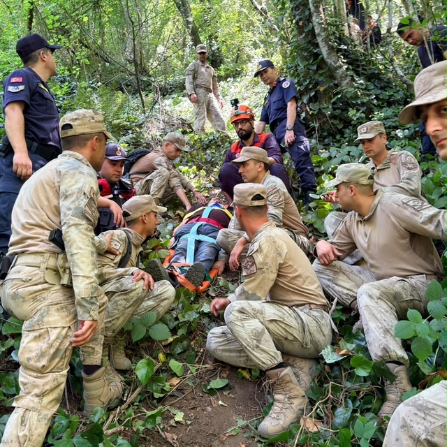 Kamp yaptığı kanyonda yaralanıp mahsur kaldı, ekipler tarafından kurtarıldı