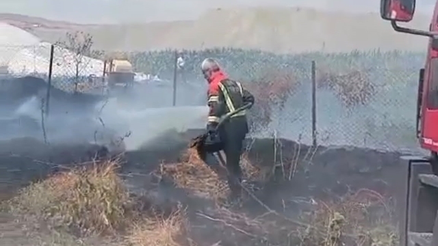Bingöl'de çıkan bahçe yangını büyümeden söndürüldü