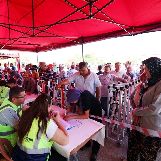 Denizli Büyükşehirin sera naylonu desteğinin ilk dağıtımı Kale'de gerçekleş...