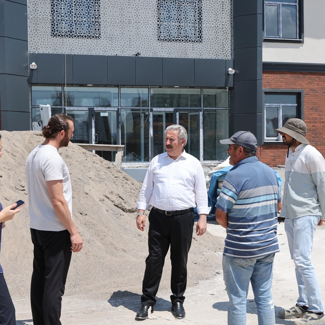 Başkan Palancıoğlu, Yıldırım Beyazıt Mahallesi'ndeki okul çalışmalarını inc...