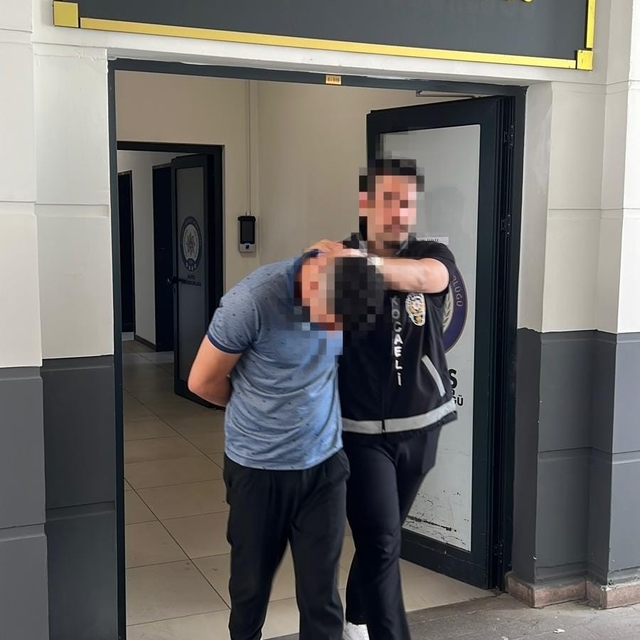 Kendini polis olarak tanıtıp 600 bin TL değerinde altın alan şüpheli yakala...