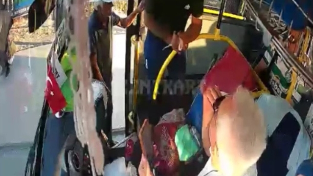 Penseyi silah gibi gösterip şoförü tehdit eden yolcu yakalandı