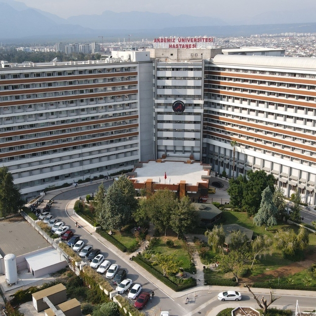 Akdeniz Üniversitesi'nde rahim nakli yapılan hastada organ reddi gelişti
Ak...