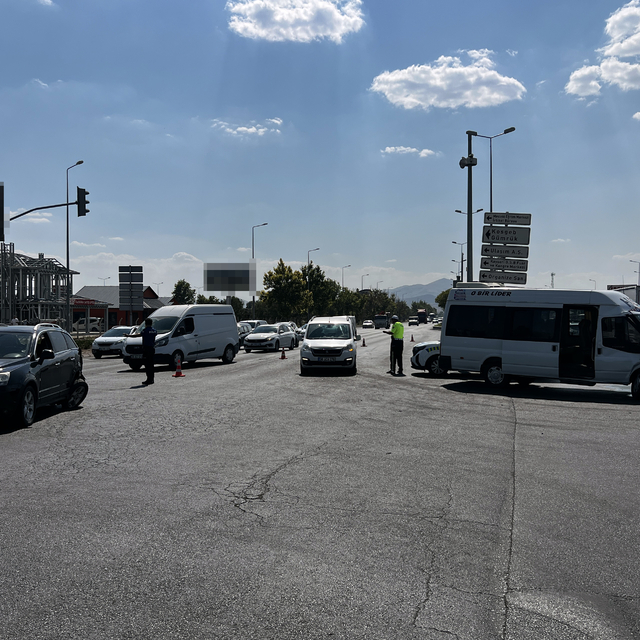 Kayseri'de yolcu minibüsü ile otomobil çarpıştı: 8 yaralı