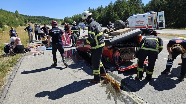 Kastamonu'da Tofaş marka otomobil takla attı: 3 yaralı