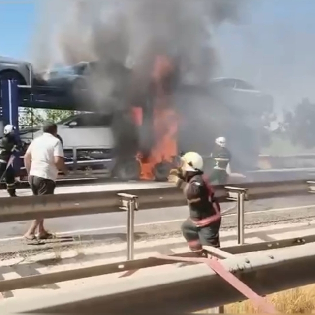 Otomobil yüklü tır alev alarak patladı
Patlamanın yaşattığı korku kameraya...