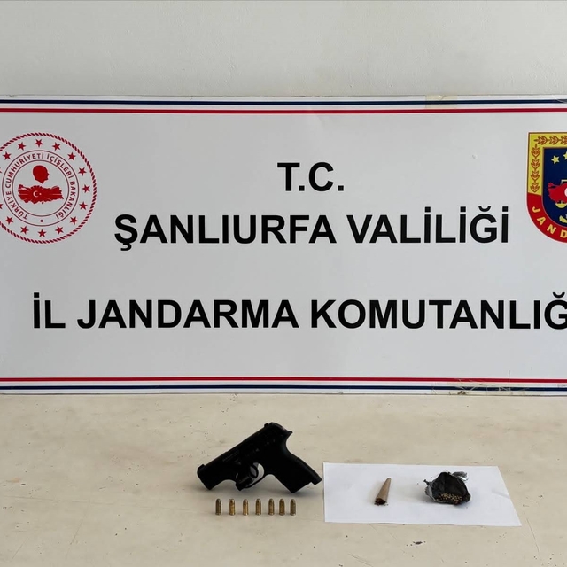 Şüpheli şahısların üzerindn uyuşturucu ve silah çıktı