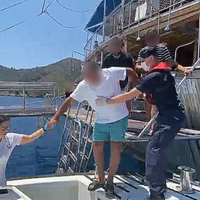 Gezi teknesinde yaralanan vatandaşa tıbbi tahliye gerçekleştirildi