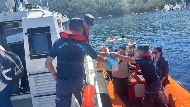 Datça'da 2'si çocuk 19 düzensiz göçmen yakalandı