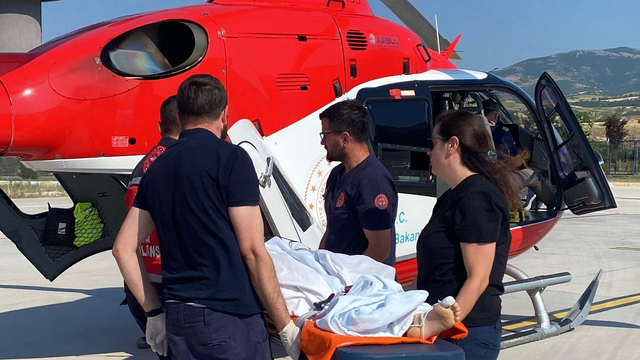 Ambulans helikopter, 14 yaşındaki hasta için havalandı