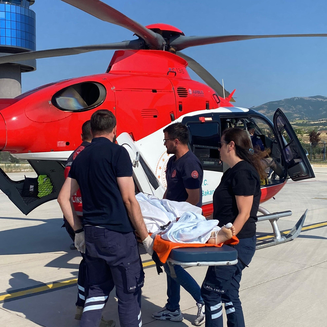 Ambulans helikopter, 14 yaşındaki hasta için havalandı
