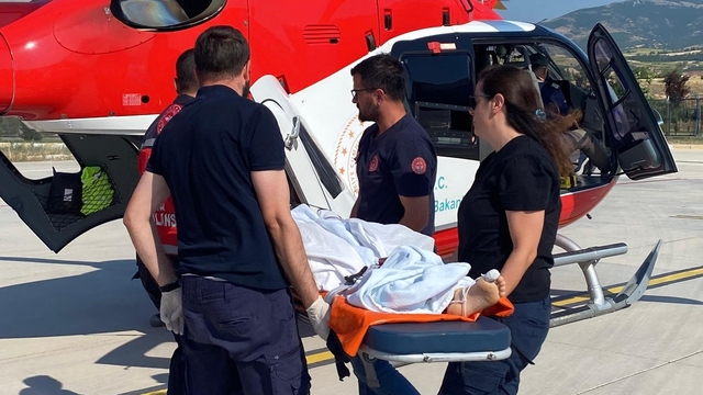 Tokat'ta kafa travması geçiren çocuk, helikopter ambulansla Ankara'ya sevk edildi