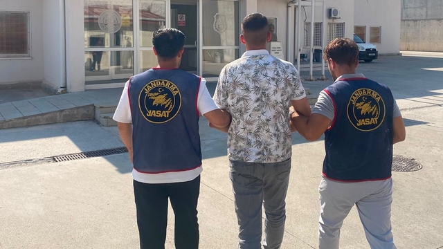 Kuşadası'nda 20 yıl hapis cezası ile aranan şahıs yakalandı