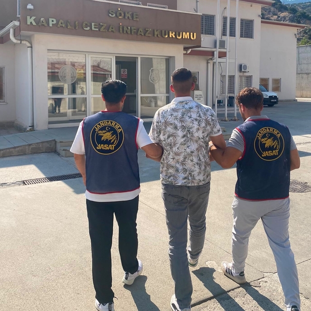 Kuşadası'nda 20 yıl hapis cezası ile aranan şahıs yakalandı