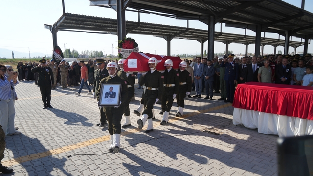 Hava Harp Okulu öğrencisi Veli Bilgin, memleketi Niğde'de son yolculuğuna uğurlandı