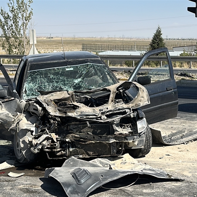 Aksaray'da otomobil vince arkadan çarptı: 3 yaralı