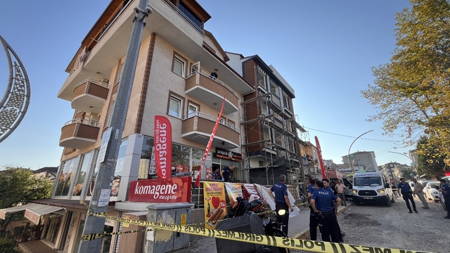 İnşaat iskelesinden düşen işçi öldü