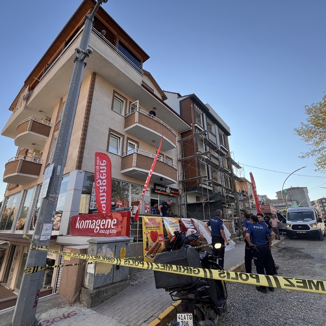 İnşaat iskelesinden düşen işçi öldü