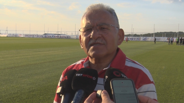 Başkan Büyükkılıç, Kayserispor-Kasımpaşa maçını saha kenarından takip etti
Kayseri Büyükşehir Belediye Başkanı Memduh Büyükkılıç:
"Erciyes Yüksek İrtifa Kamp Merkezi, Kayseri'mizin tanınmasına vesile oluyor"