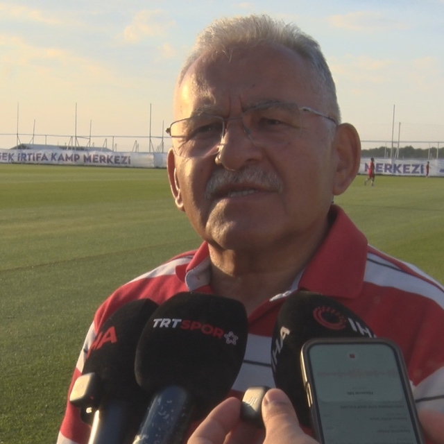 Başkan Büyükkılıç, Kayserispor-Kasımpaşa maçını saha kenarından takip etti...