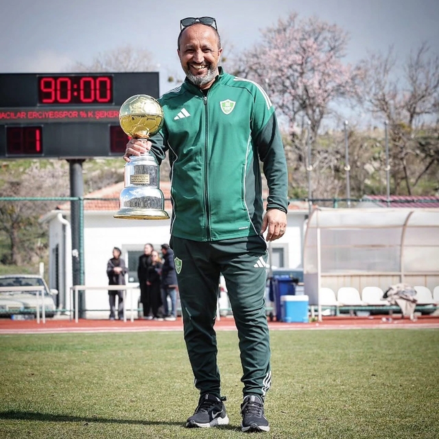 Kayseri Şekerspor'da Erkan Demirel ile yollar ayrıldı
