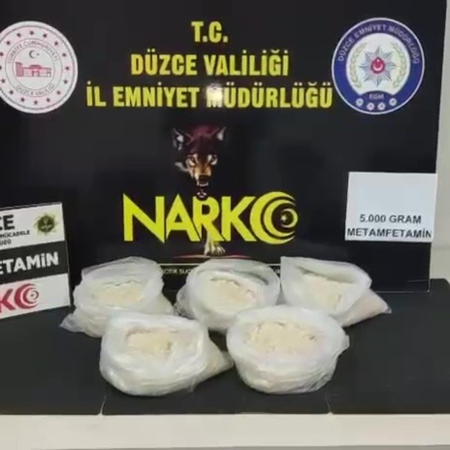 Düzce'de 5 kilo metamfetamin ele geçirildi
Doğu illerine uyuşturucu sevkiya...