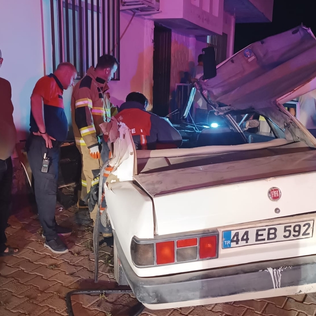 Mardin'de traktörle çarpışan otomobildeki 4 kişi yaralandı