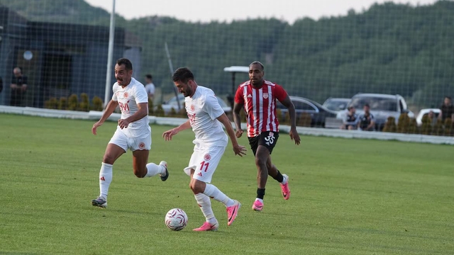 Pendikspor hazırlık maçında Batman Petrolspor'u 3-1 mağlup etti