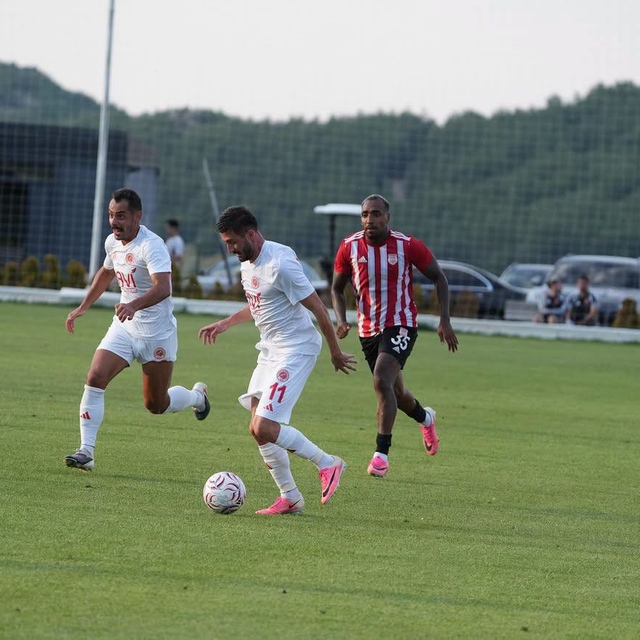 Pendikspor hazırlık maçında Batman Petrolspor'u 3-1 mağlup etti
